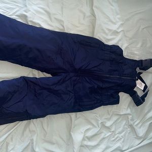 Gap snowsuit size 2T NEW